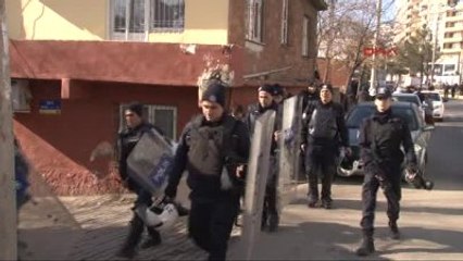 Diyarbakır Diyarbakır'daki Cizre Yürüyüşünde Trene PKK Flaması Asıldı