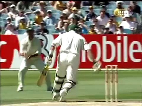 Brett Lee vs Jacques Kallis - brutally roughs him up and GETS HIS MAN! In Cricket