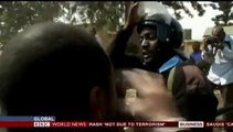 BBC 小学生に催涙ガス - ケニア ナイロビ警察