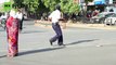 Na Índia, guarda de trânsito dança como Michael Jackson