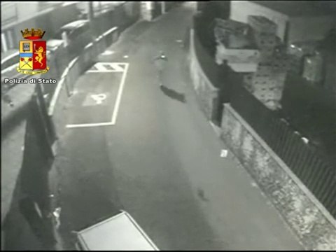 Catania - paraplegico sulla sedia a rotelle spara al rivale in amore