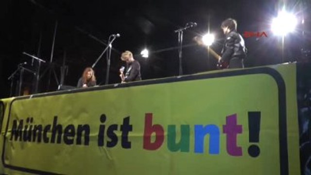 Münih?te, Müzikli ve Danslı Pegida Protestosu