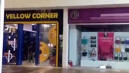 El techo del CC Parque Costazul en Margarita se viene abajo