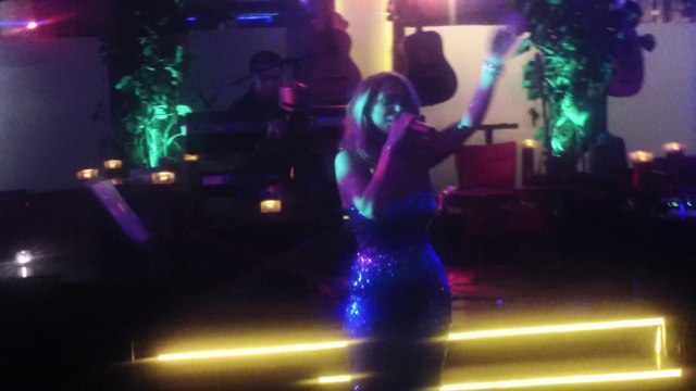 Pinar Darcan = kendim ettim kendim buldum = mavigul-Lumiere Hollanda Sahnesi