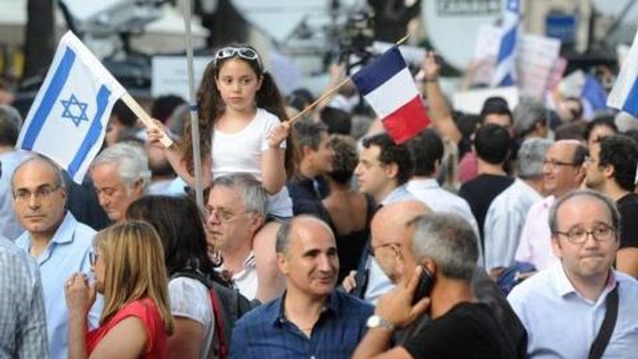 Parisian Jews consider emigration