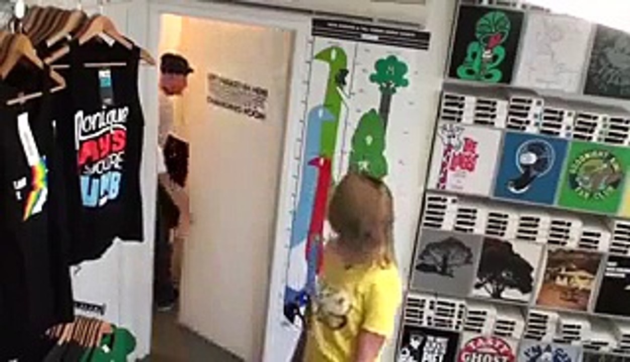 Funny Prank  - Video Dailymotion