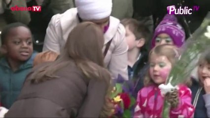 Exclu Vidéo : Kate Middleton visite une association de familles d’accueil