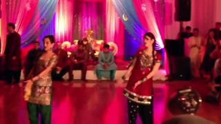Pakistani Wedding Dance __Mere Hathon Men 9 _ 9 Chooriyan hyn__ (HD)