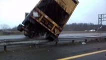 Crazy 'Final Destination'-like crash : driver almost killed by truck