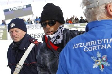 Ünlü Golfçu Tiger Woods, Kamera Yüzünden Dişinden Oldu