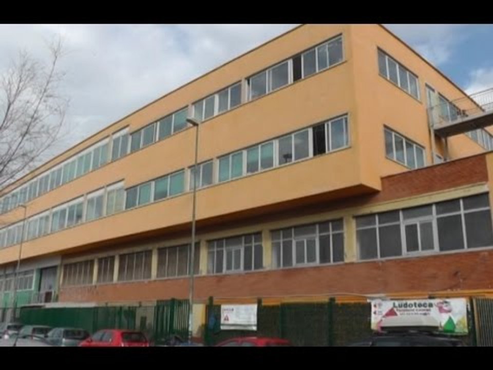 Napoli - Tacchino scaduto servito a scuola, protestano genitori a Bagnoli (19.01.15)