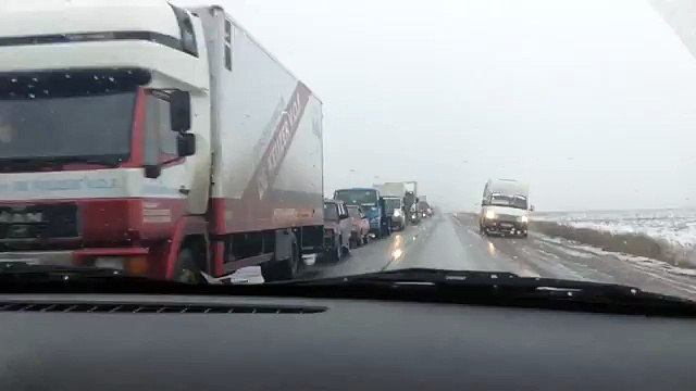 Образовалось пробка из-за бегства людей из Донецка