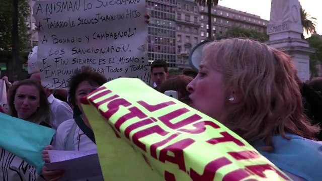 Miles de argentinos marchan por Nisman
