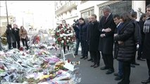 Attentats: hommage du maire de New York devant Charlie Hebdo