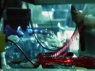 Travailler dans une usine qui fabrique des godes