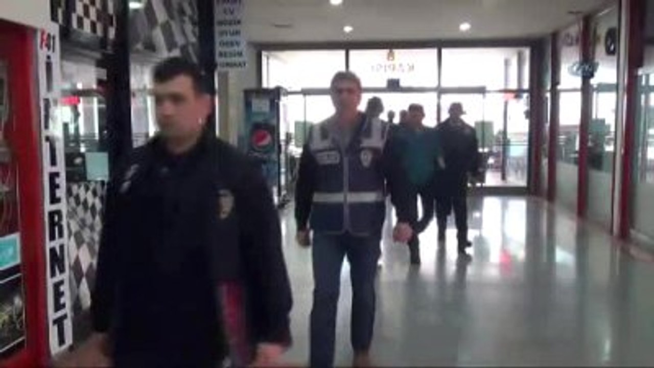 İnternet Kafelere Polis Baskını