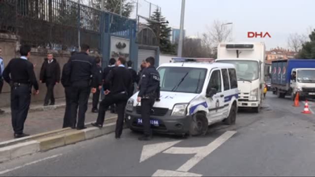 Beşiktaş'ta Taksi ile Polis Aracı Çarpıştı: 1 Polis Yaralı