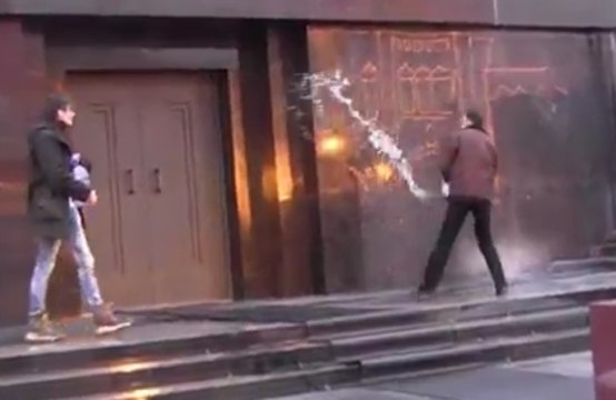 Deux Russes arrêtés pour avoir aspergé le mausolée de Lénine d'eau bénite