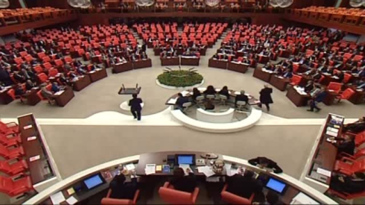 Meclis'te Tarihi Gün Komisyan Başkan Vekili Yıl...
