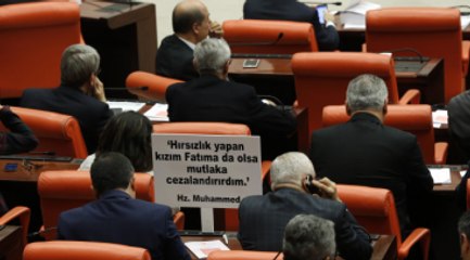 CHP'li Vekilden Hadis-i Şerifli Pankart