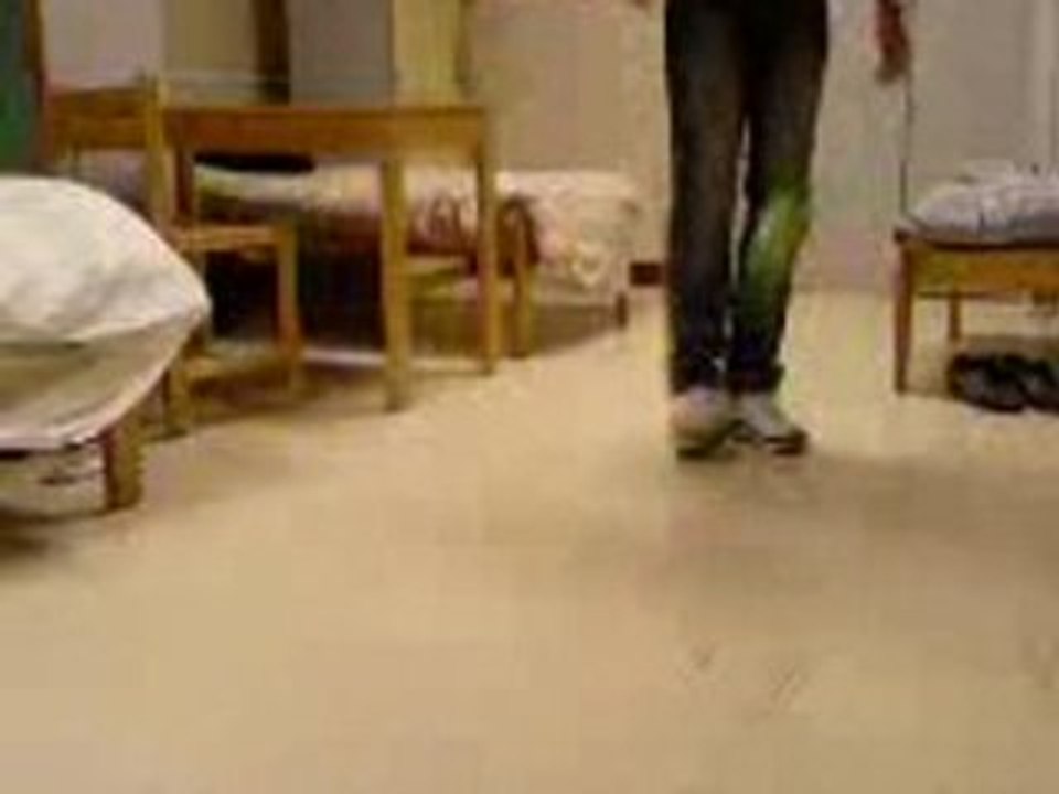 Jongle avec une bouteille