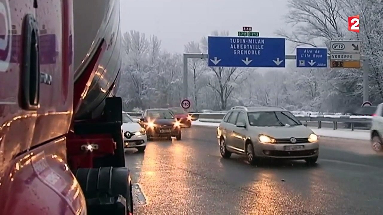 La neige provoque quelques perturbations en Isère