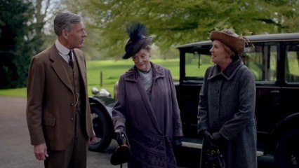 Exclusives - Exclusive: How Downton Abbey’s Fashions Changed as the Show Entered the 1920s