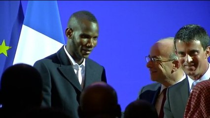 VIDEO – La cérémonie de naturalisation de Lassana Bathily