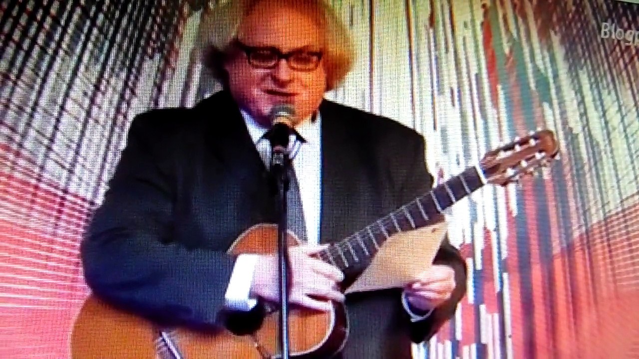 Ryszard Makowski śpiewa o "sowie i przyjacielach" i inne piosenki