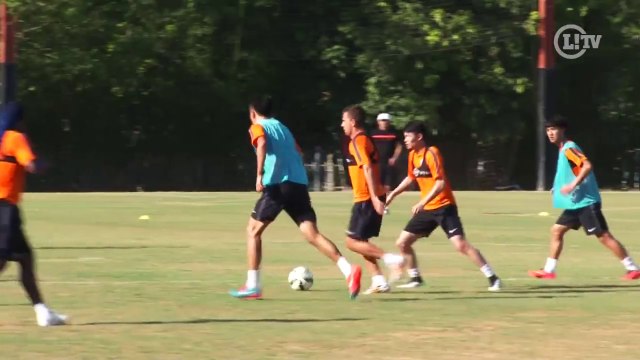 À vontade no CT do Fla? Montillo faz dois belos gols em treino
