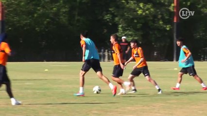 À vontade no CT do Fla? Montillo faz dois belos gols em treino