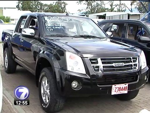 Hacienda niega que aduanas permitan entrada de autos chatarra al país