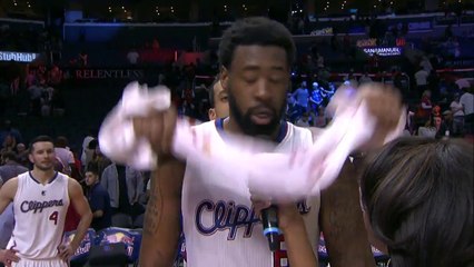 DeAndre Jordan a du mal à faire son interview tranquillement!