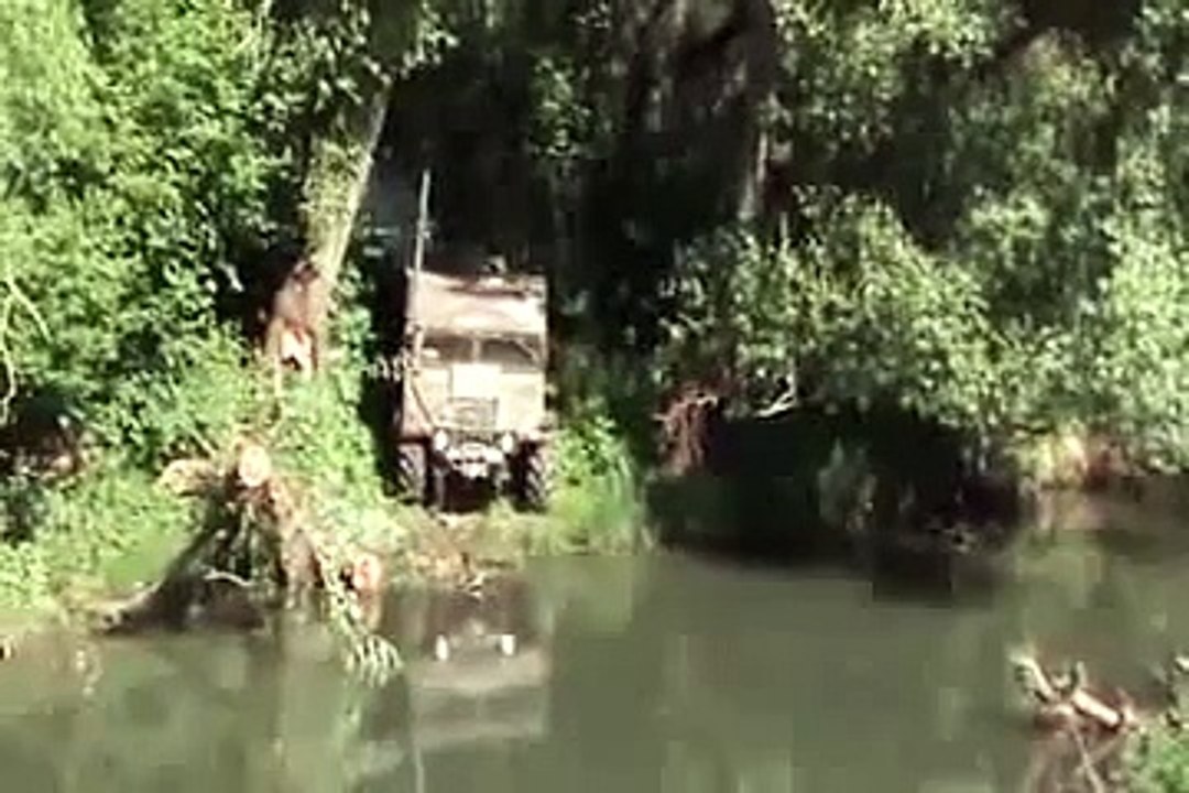 Hummer H1 Off Road Driving COMPLETELY Underwater Experience