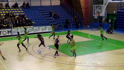 Le panier involontaire d'Olivia Epoupa (Hainaut Basket - Toulouse)