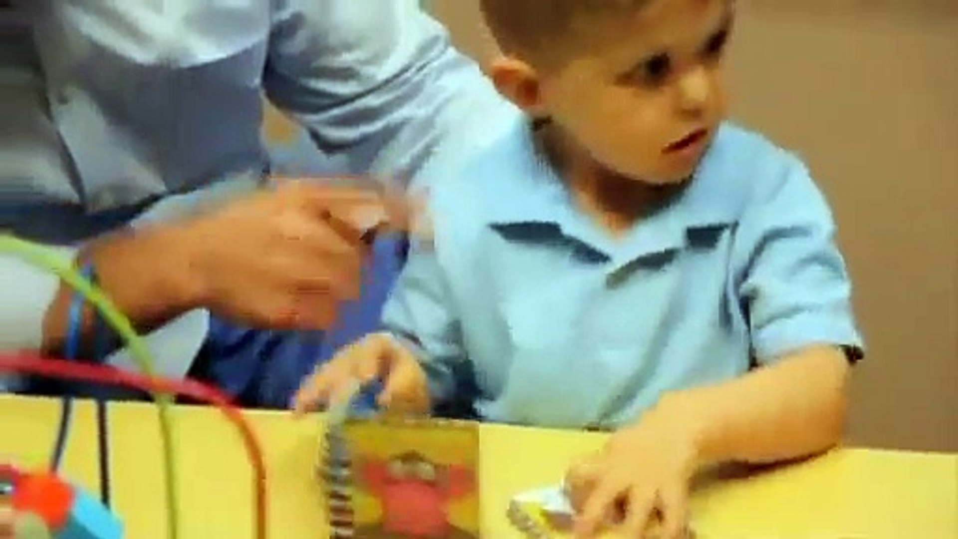 Un Enfant Sourd Entend Pour La Premiere Fois Video Dailymotion