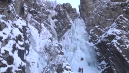 Kar Leoparları" Buzdan Şelalelere Tırmandı