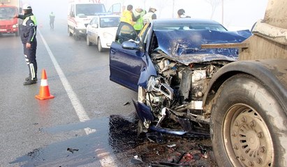 Sisten dolayı 4 araç birbirine girdi