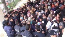 Şanlıurfa Suriyelilere Yardım Dağıtımında İzdiham