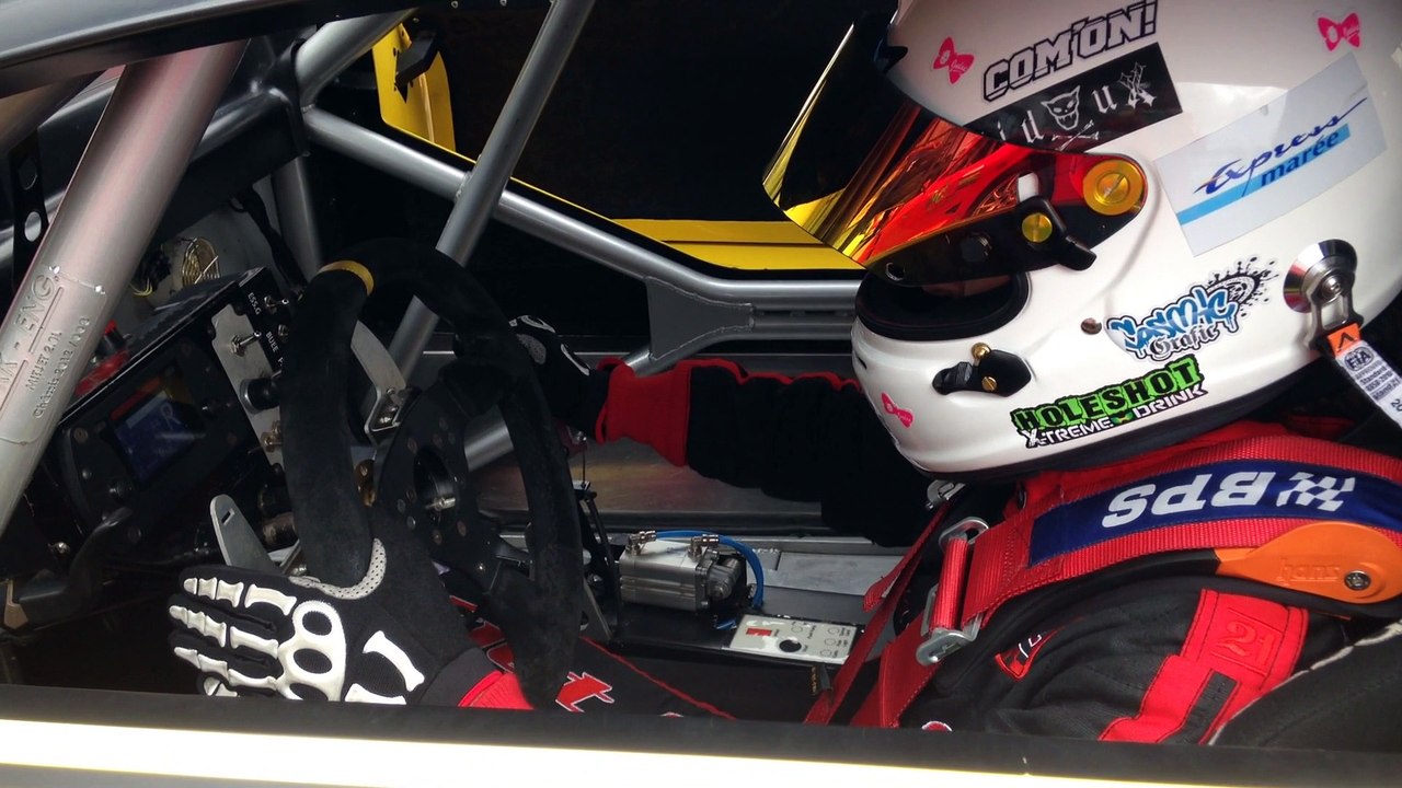 Marine Pidoux avant course Mitjet 2L