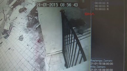 Adana Alkollü Sürücü 3 Takla Atıp, Kaldırımdaki Öğrenciye Çarptı