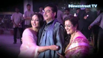 Daddy’s girl: Sonakshi gets cuddled up by daddy Shatrughan