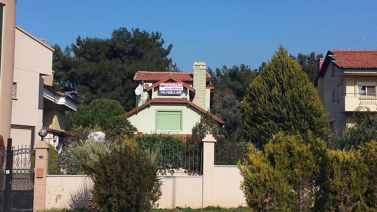 Bornova Profesörler Sitesinde Kiralık Müstakil Villa