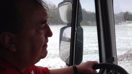 À bord d'une saleuse du Conseil général