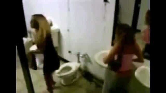 Guarda cosa succede a questa Povera Ragazza