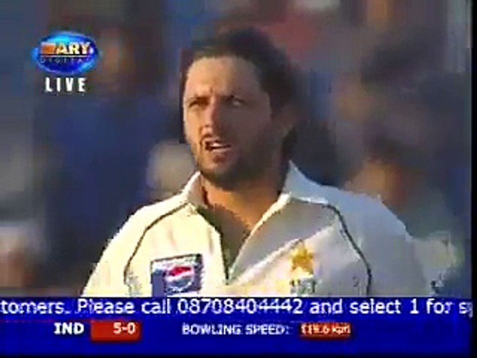 Shahid Afridi Fast Bowling Bouncers To VVS Laxm...