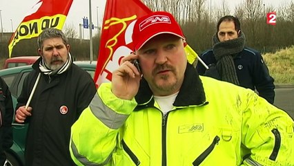 La grève des routiers s'essouffle mais se poursuit