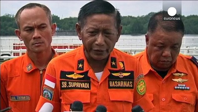 AirAsia: Εντατικοποιούνται οι έρευνες στη θάλασσα της Ιάβας