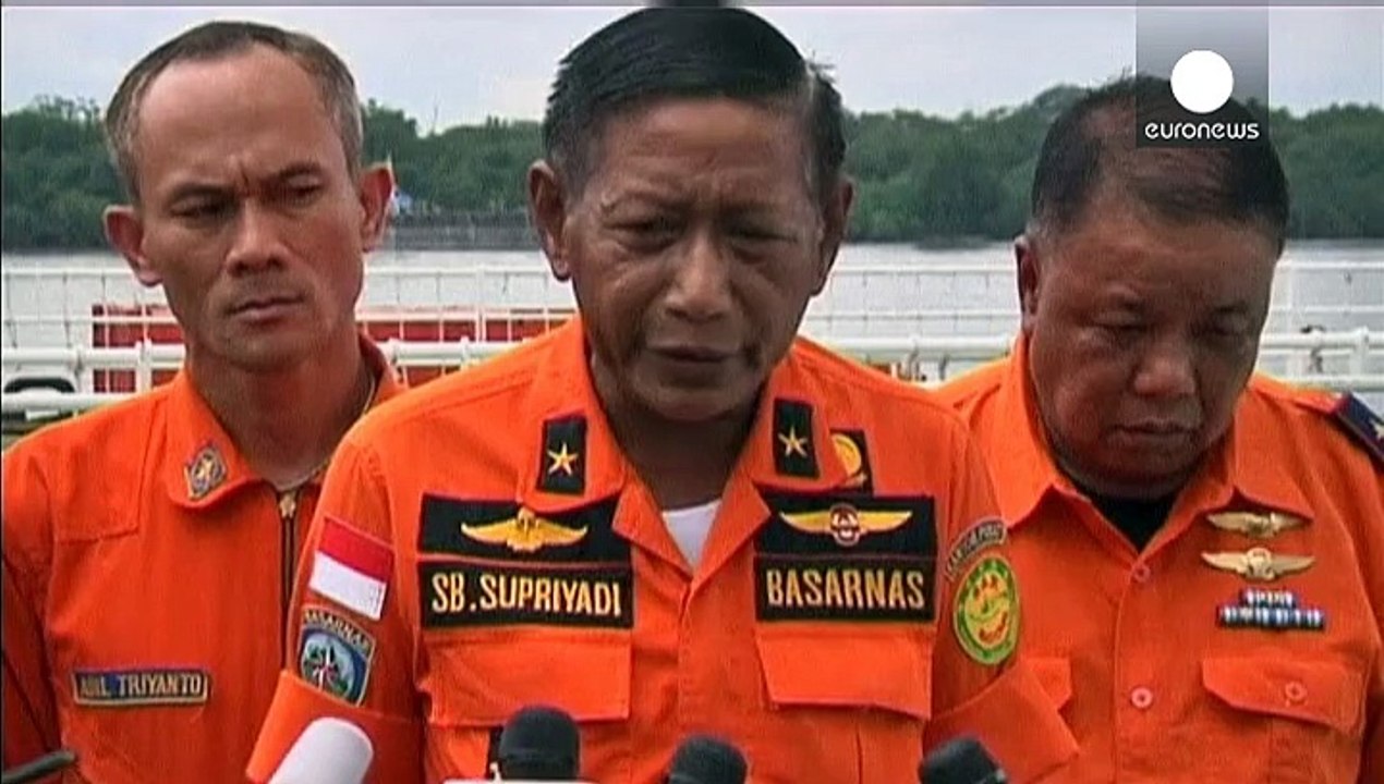 AirAsia alarms 'ringing' just before crash - investigator