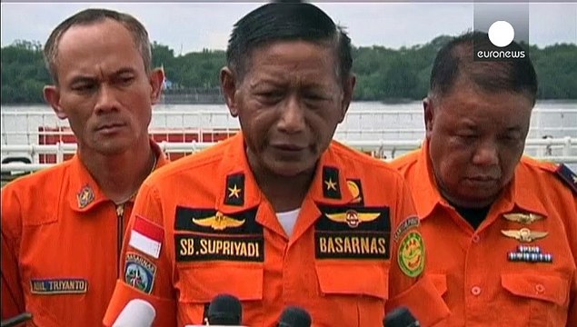 Погода заважає підняти залишки фюзеляжа літака AirAsia